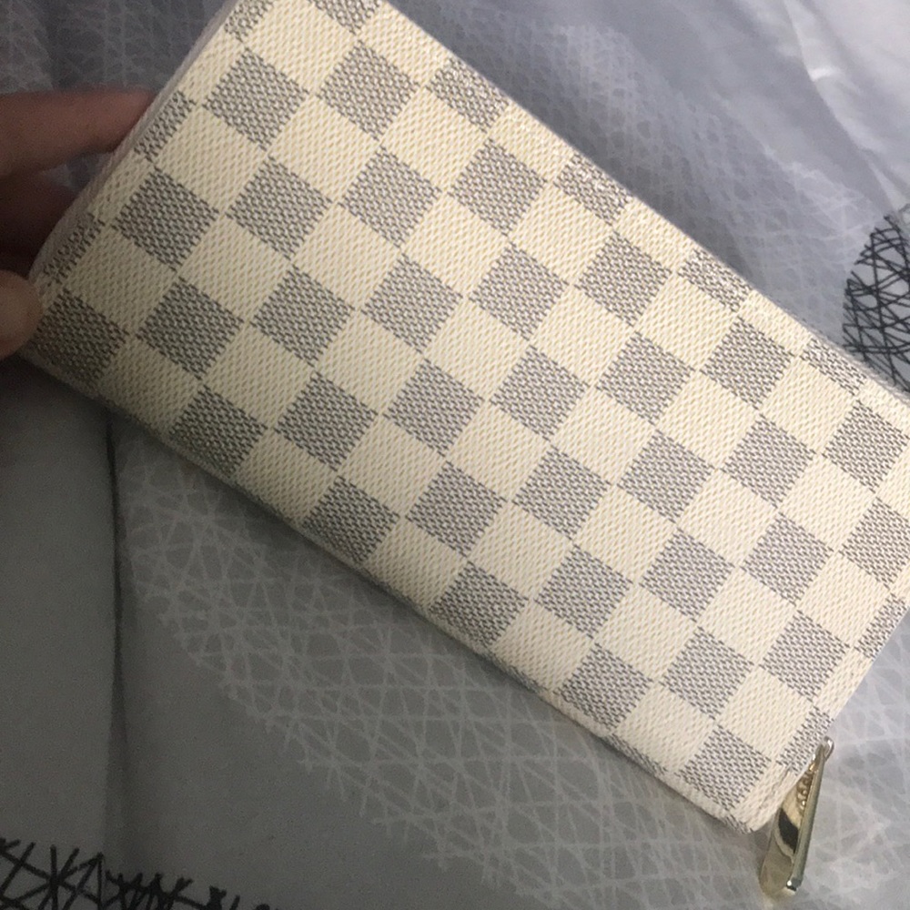 Louis vuitton zippy wallet